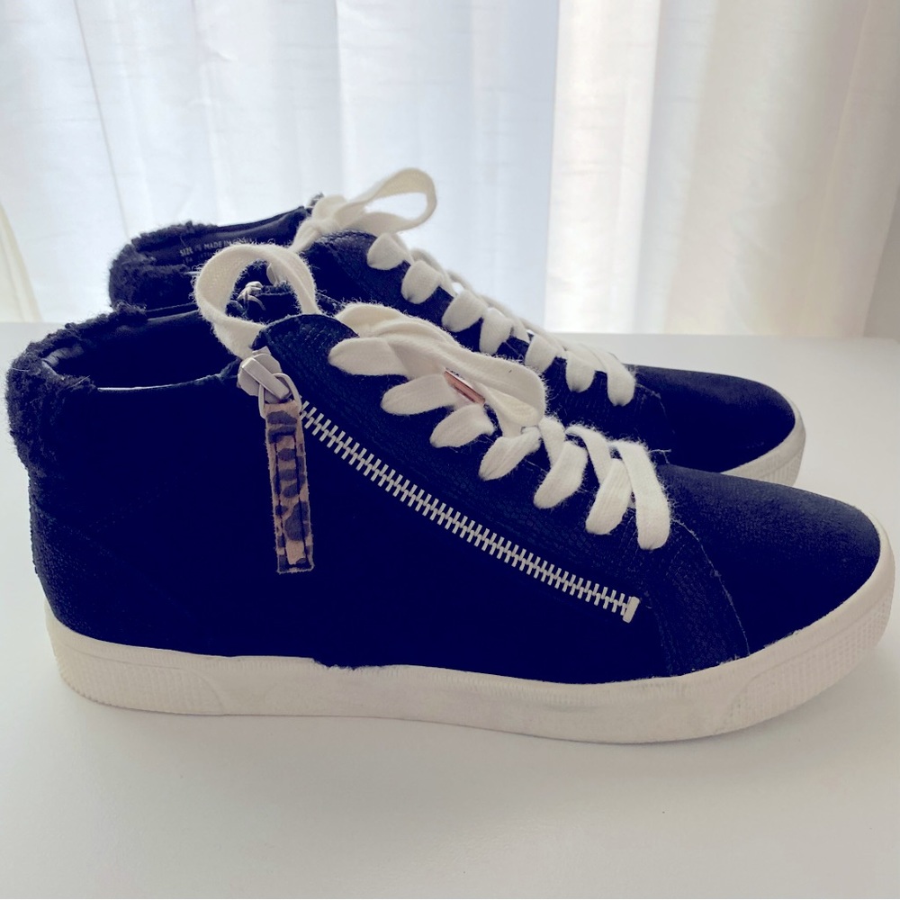 Dolce Vita High Tops Shoes Black Sides Zippers Lace Up